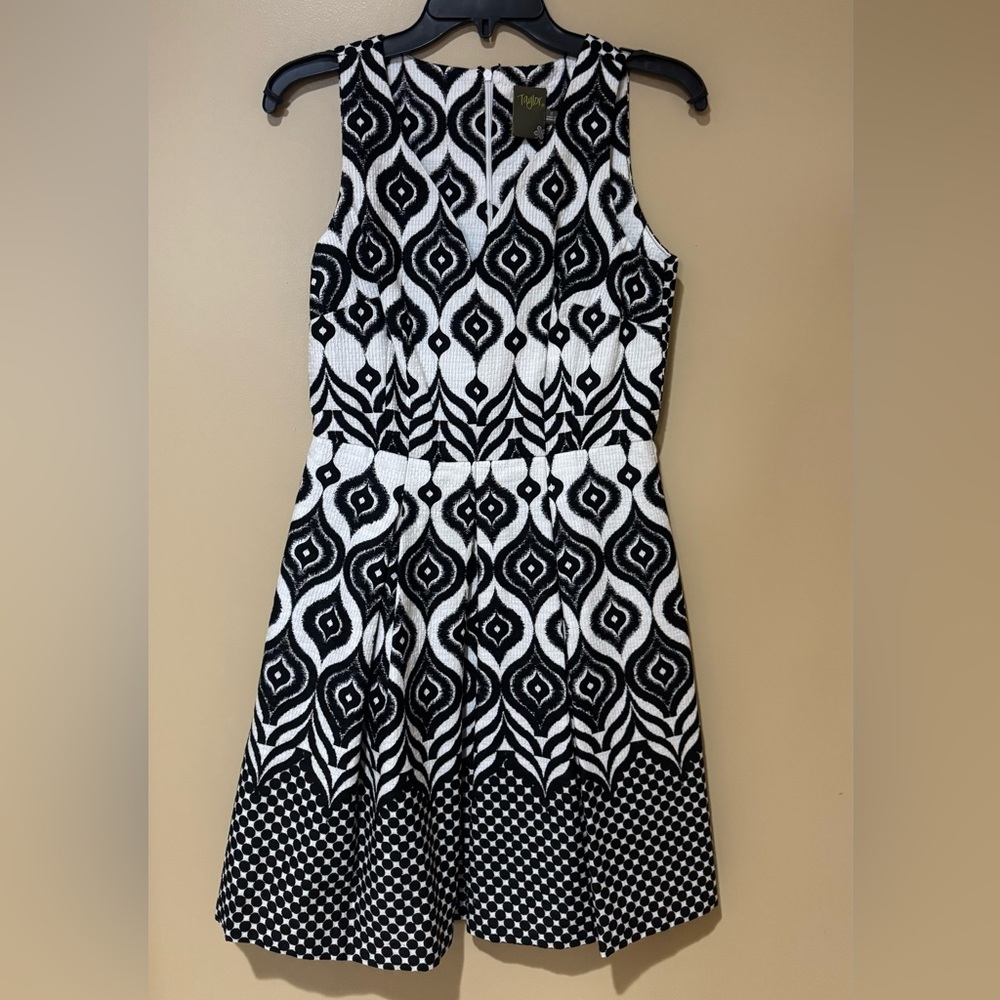 Taylor Black and White Graphic Sleeveless Fit-and-Flare Dress